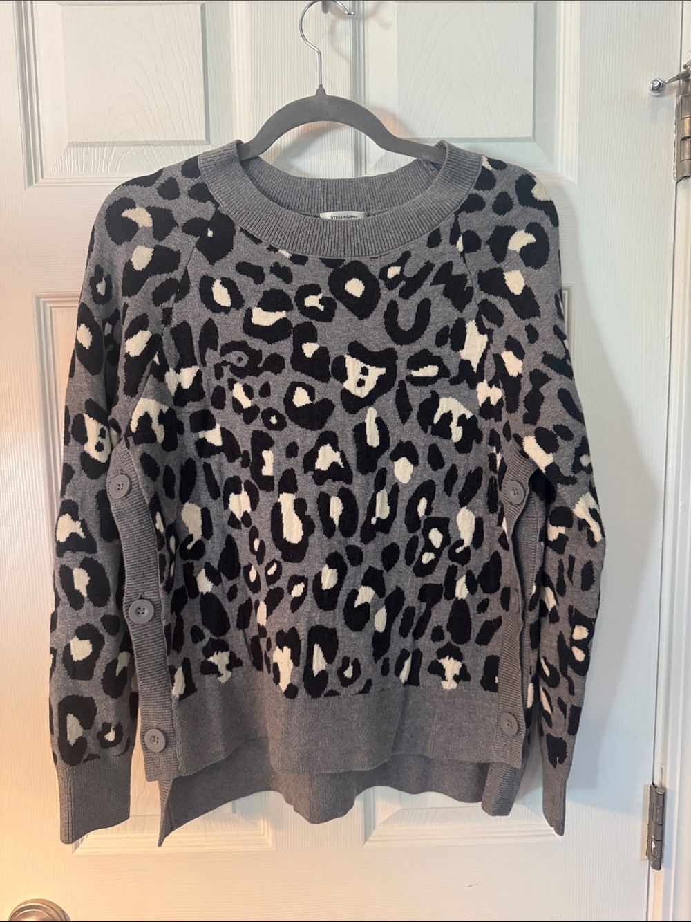 Stella & Dot Gray Leopard-Print Crew Sweater with Side Buttons - Women's Medium